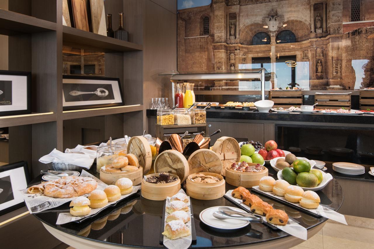 El Embajador, A Royal Hideaway Hotel Santo Domingo Exterior foto Dim sum at the buffet