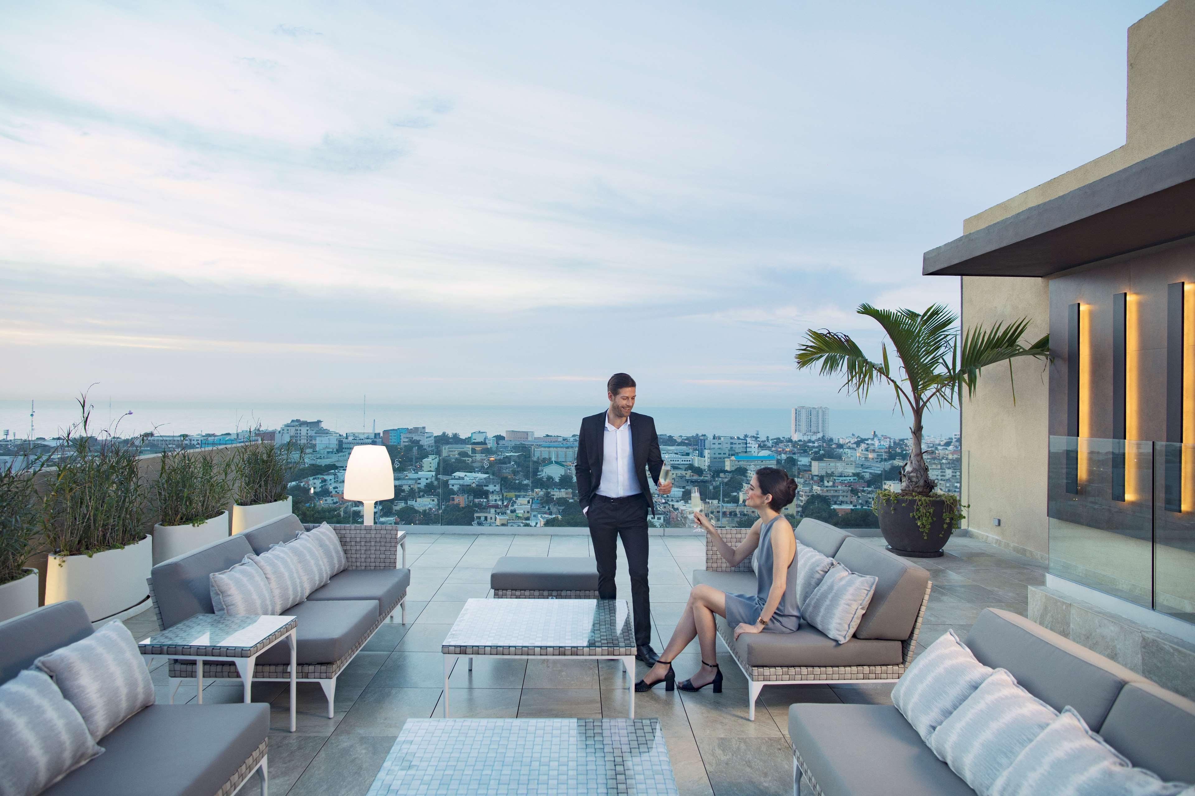 El Embajador, A Royal Hideaway Hotel Santo Domingo Exterior foto The Sky Bar