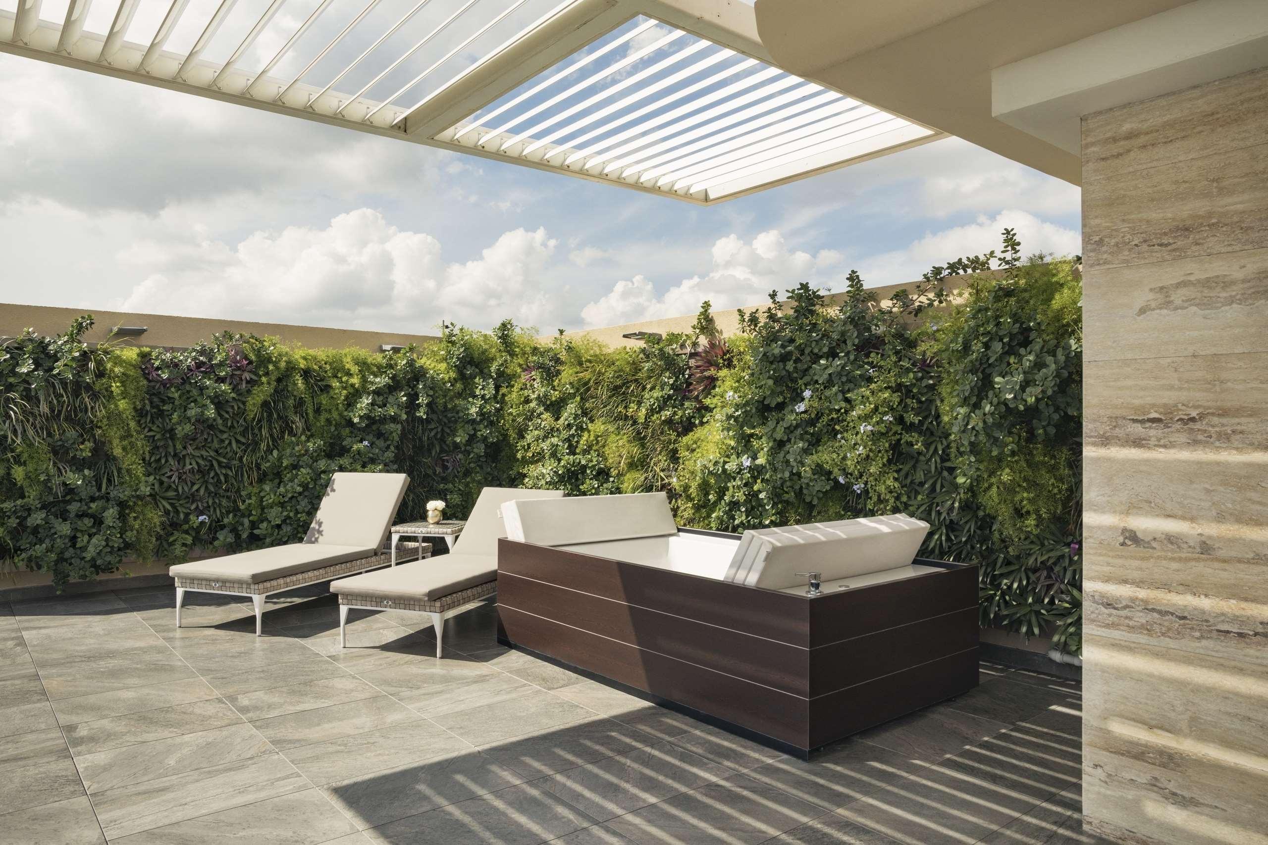 El Embajador, A Royal Hideaway Hotel Santo Domingo Exterior foto A rooftop spa