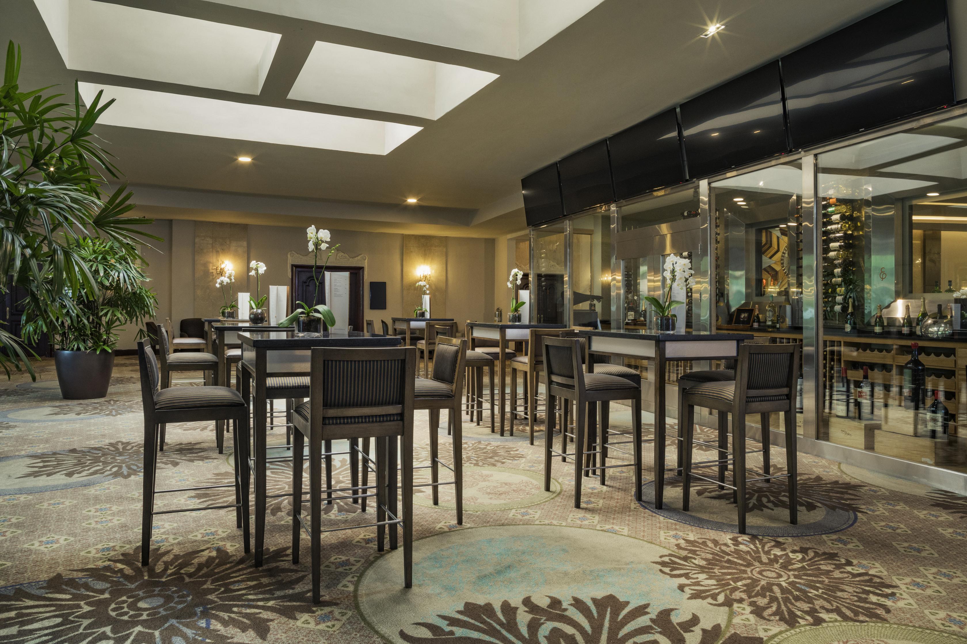 El Embajador, A Royal Hideaway Hotel Santo Domingo Exterior foto The Club Lounge at the airport
