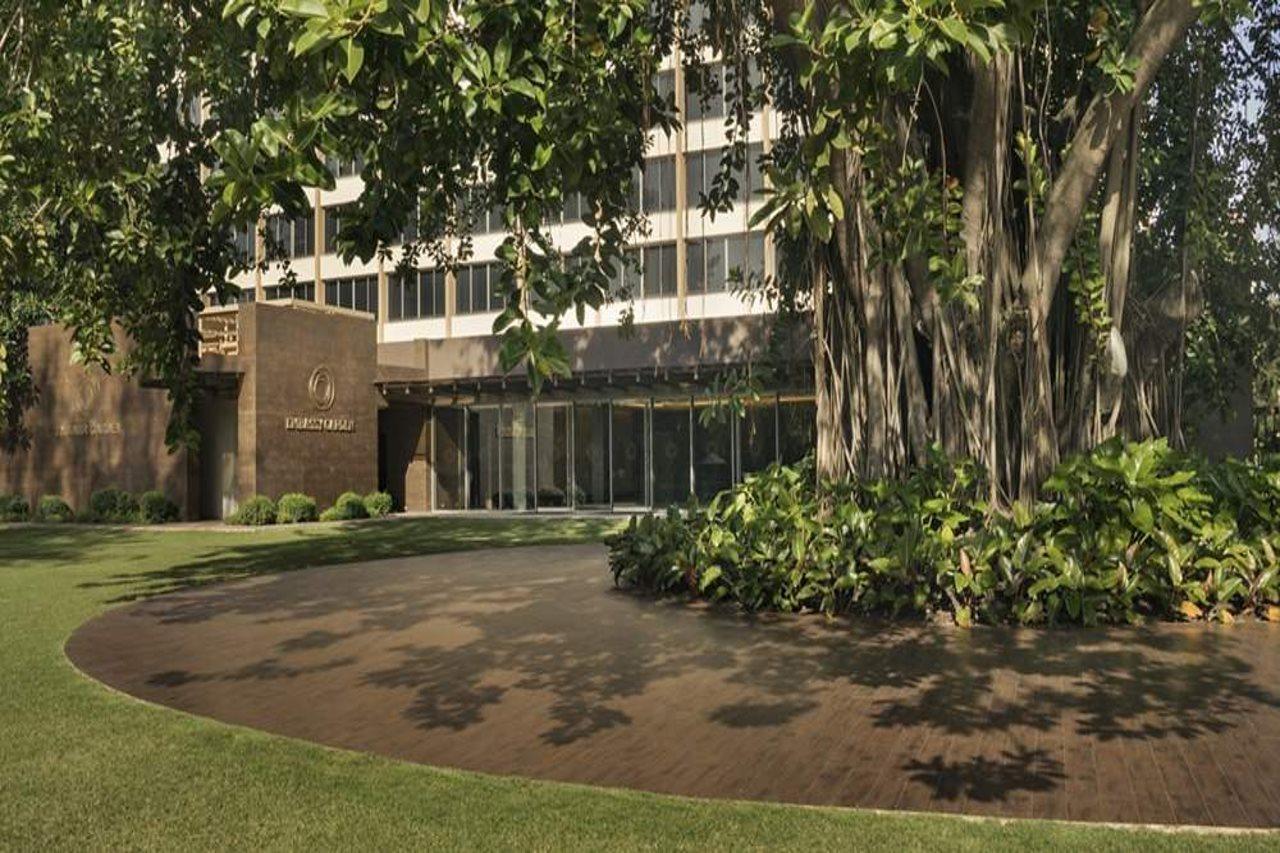 El Embajador, A Royal Hideaway Hotel Santo Domingo Exterior foto The main entrance of the Royal College of Psychiatrists