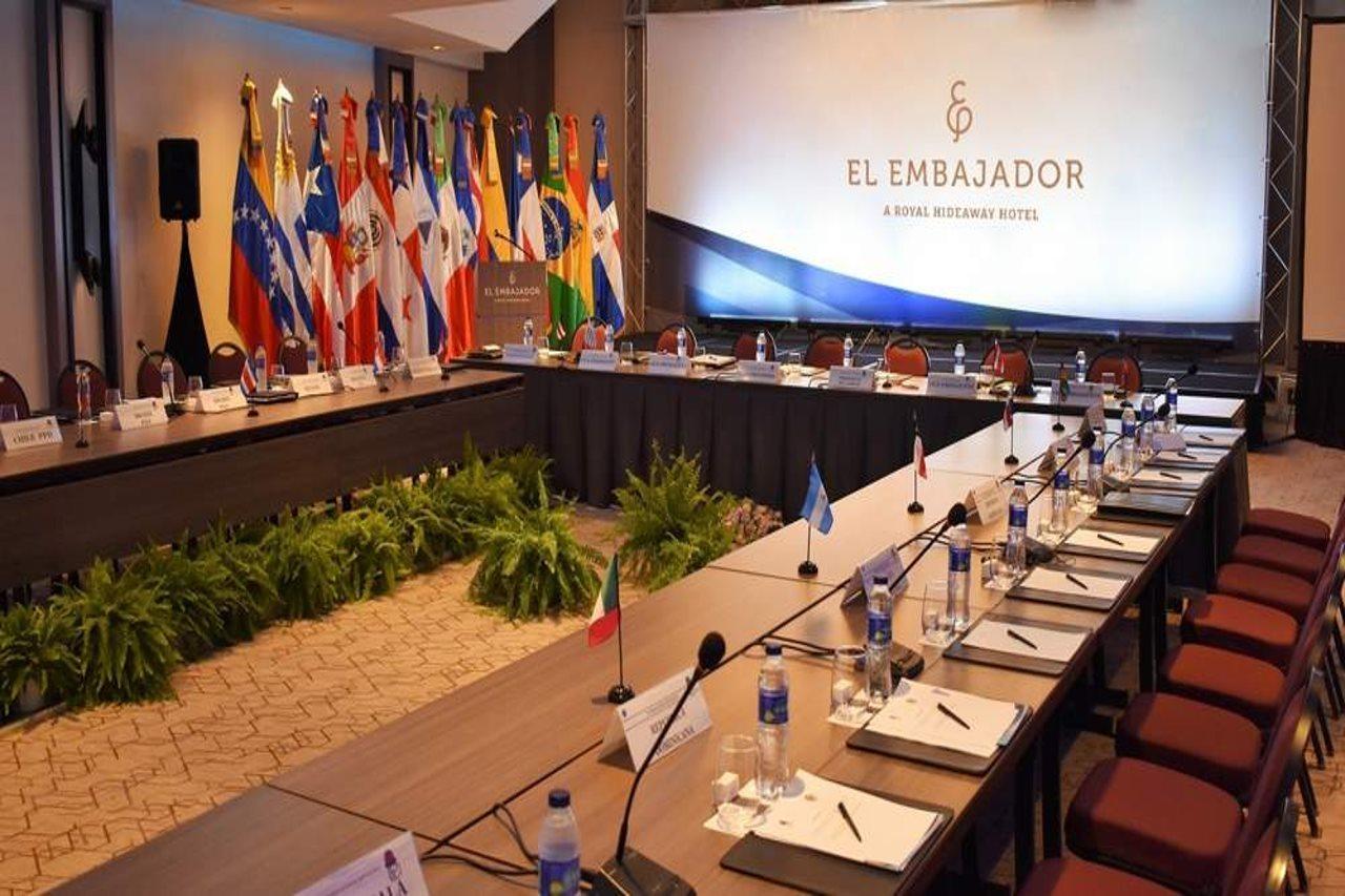 El Embajador, A Royal Hideaway Hotel Santo Domingo Exterior foto The 2011 Summit of the Community of Portuguese Speaking Countries