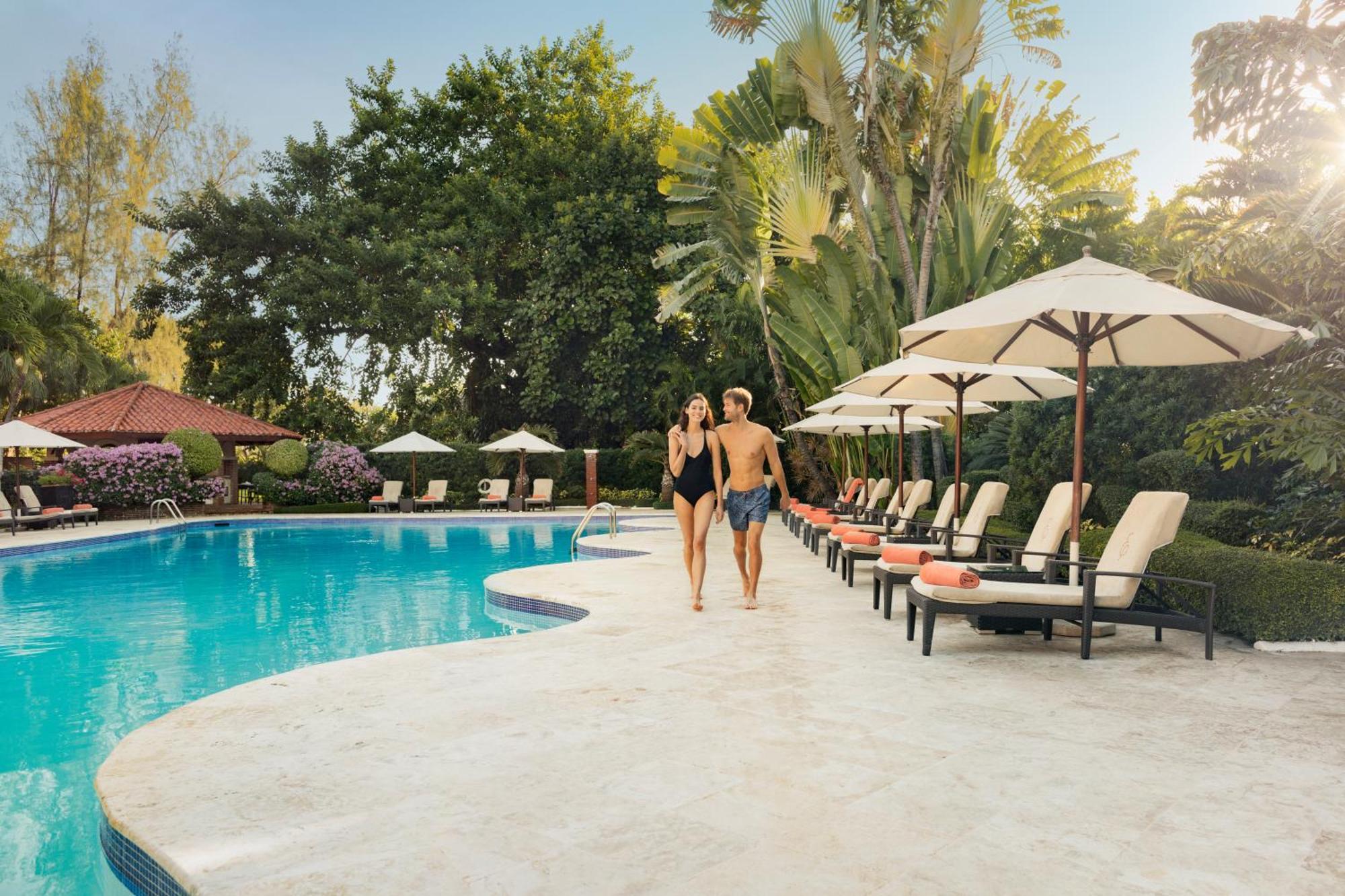 El Embajador, A Royal Hideaway Hotel Santo Domingo Exterior foto The pool at the Four Seasons Hotel